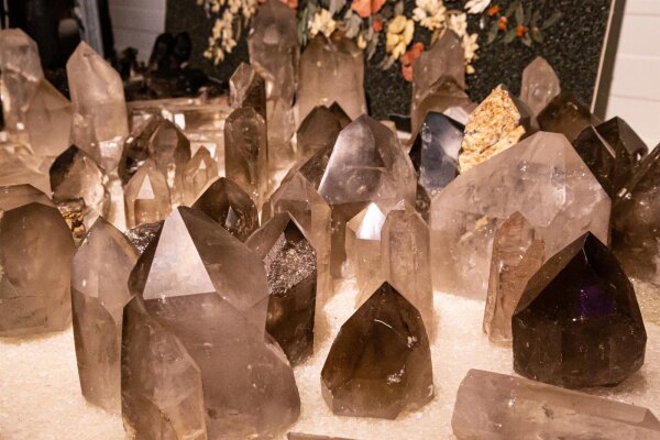 Smoky Quartz Natural Points, Sawn Base, per Kilo