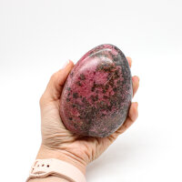 Rhodonit freie Form, poliert, 805 Gramm