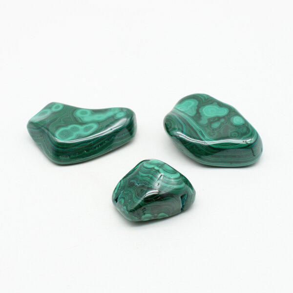 Malachit poliert, freie Form, verschiedene Größen