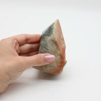Spitze Polychrome Jaspis, teilweise roh, geschnitten und Spitze poliert, Größe 2