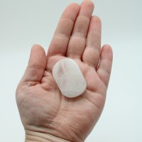 Massagestein Bergkristall milchig für Hand und Finger