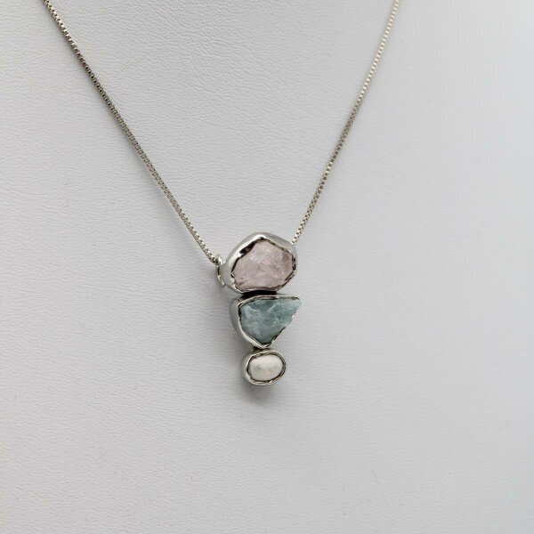 Kette mit Anhänger Rosenquarz, Aquamarin und Perle