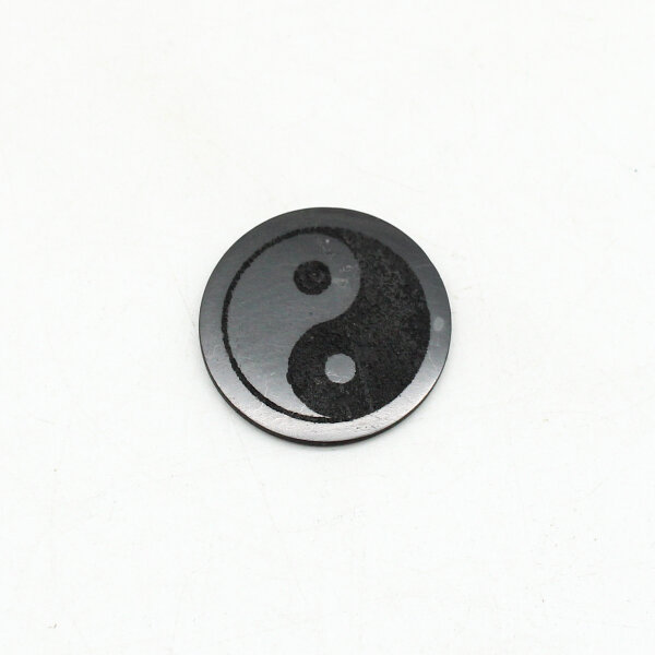 Handyplättchen Schungit rund mit Yin Yang Gravur